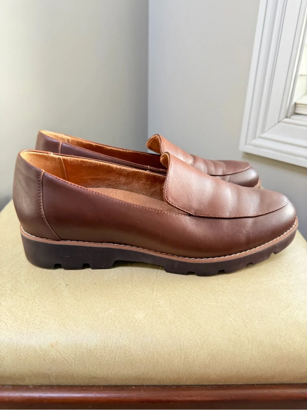 Vionic Kensley Brown Leather Loafers Size 10 Orthopedic Comfort Lug Sole Shoes